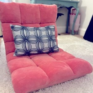 Plush Pink Meditation/Reading/Gaming Chair. Perfect cond, so comfy. Reclines.